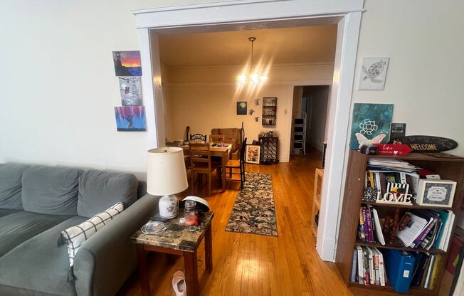 Lovely and Very Large Ravenswood Manor 1 BR