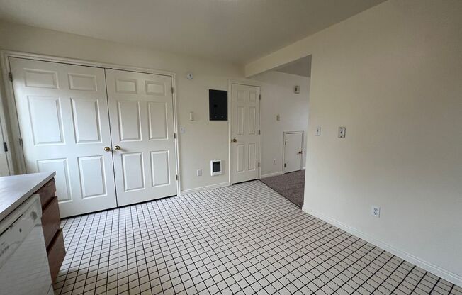 2 beds, 1 bath, $1,050, Unit 210 W Chubbuck # 12