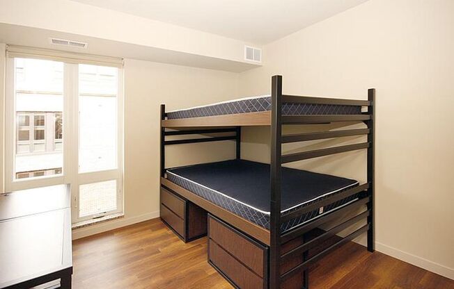 3 beds, 2 baths, 1,050 sqft, $2,500, Unit 312