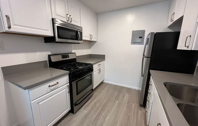 Studio, 1 bath, 650 sqft, $1,848, Unit 105