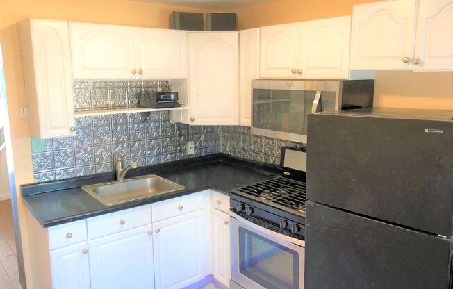 Beautiful 2-Bed Townhome in Fishtown! Available mid-June!