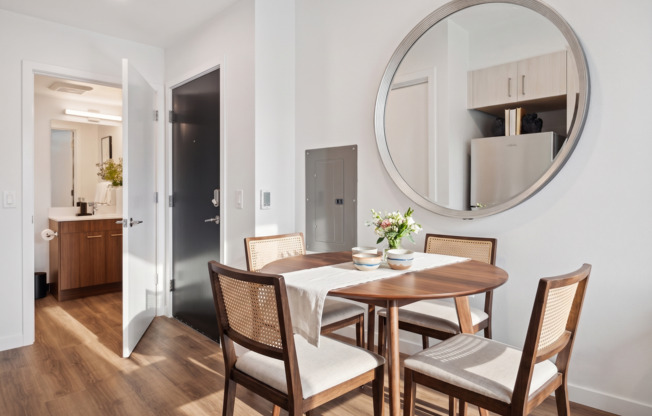 Studio, 1 bath, 688 sqft, $2,455, Unit 2
