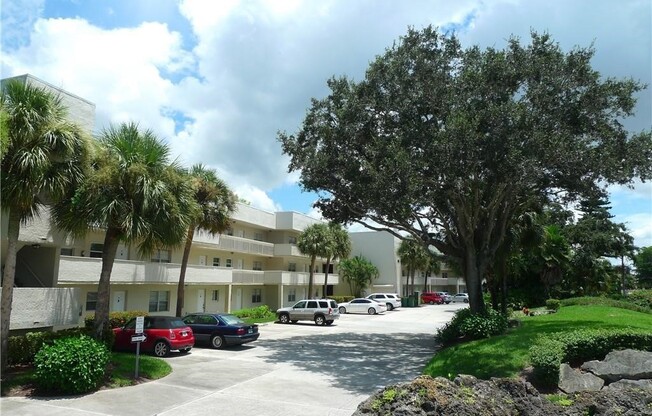 501 FRST LK BLVD
