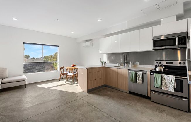 2 beds, 2 baths, 897 sqft, $2,995, Unit 319