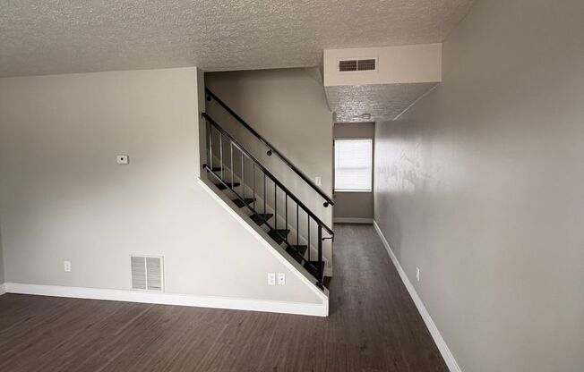 2 beds, 1 bath, 885 sqft, $1,150