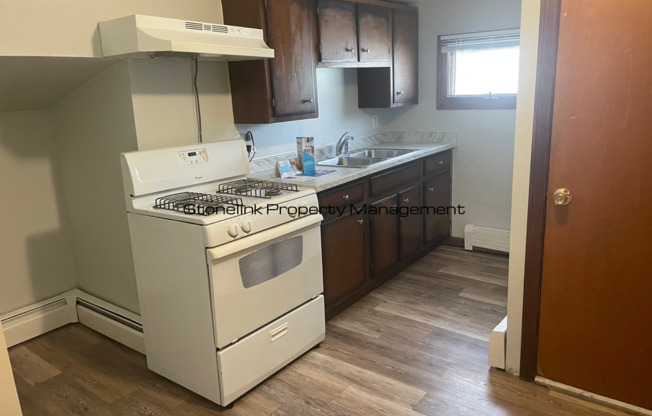 1101-1103 Lonsdale Avenue