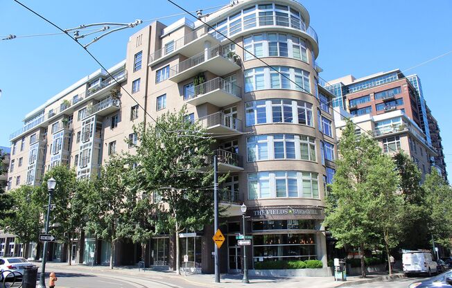 Illustrious 1 Bed Pearl District Condo at the Distinctive Bridgeport