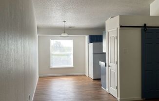 2 beds, 1 bath, $775, Unit BEA 306 (101)