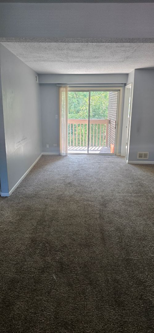 2 beds, 1 bath, 860 sqft, $1,095, Unit 105