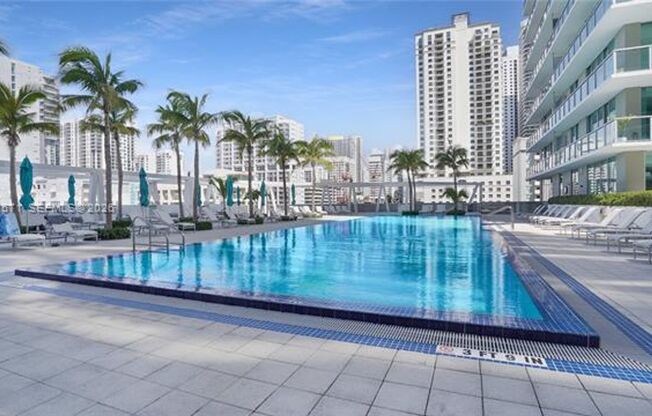 2 beds, 2 baths, $4,400, Unit # 3220 N