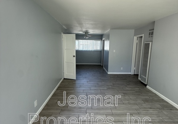 10831 25 BROOKSHIRE AVE