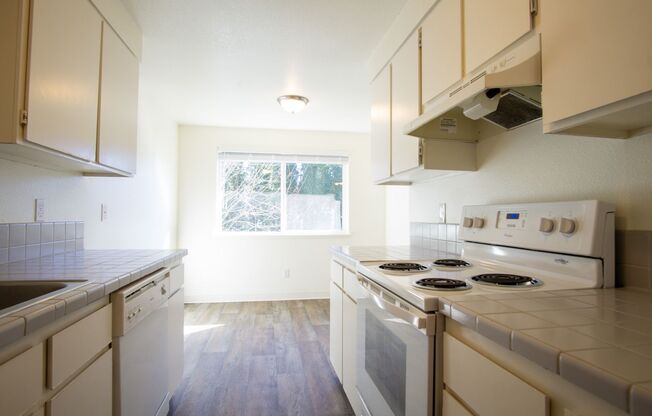 2 beds, 1 bath, 940 sqft, $1,395, Unit 210