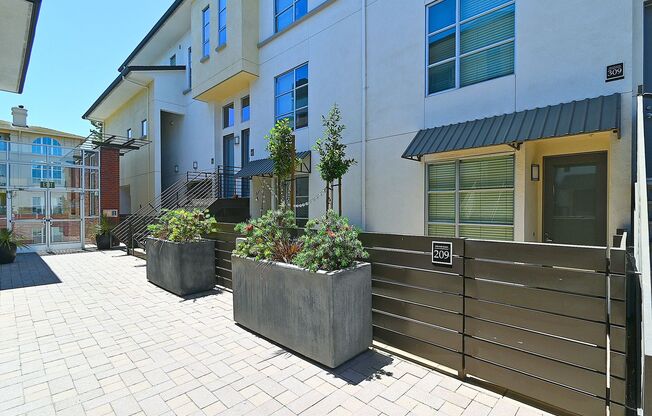 COMING SOON $2,650- CUTEST CONDO IN DOWNTOWN SAN JOSE