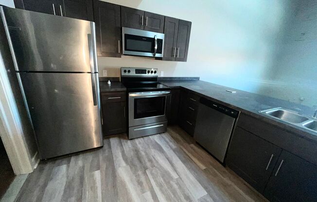 2 beds, 2 baths, 1,118 sqft, $1,595, Unit 9