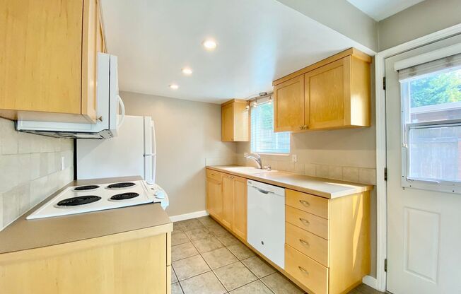 Charming Townhome in Bellevue's Newport Hills Community