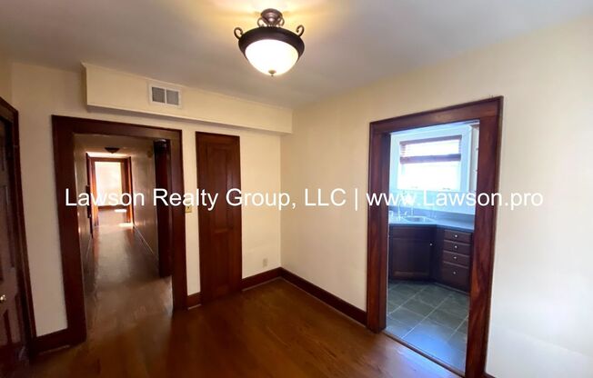 2 beds, 1 bath, 900 sqft, $1,275, Unit BensonFranklin - 04