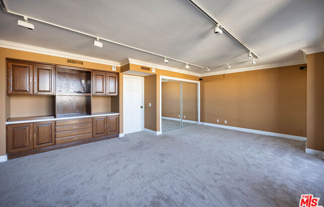 2 beds, 4.5 baths, 2,130 sqft, $8,500, Unit 1209