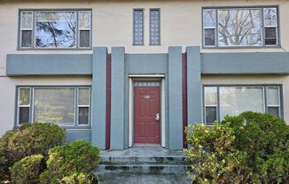 Upstairs apartment in downtown Santa Rosa!