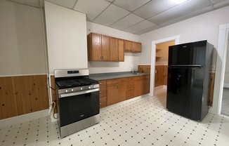 2 beds, 1 bath, 1,300 sqft, $2,400, Unit 2