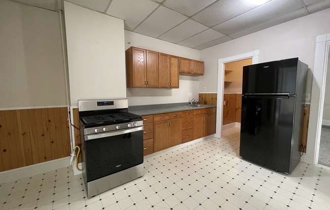 2 beds, 1 bath, 1,300 sqft, $2,400, Unit 2