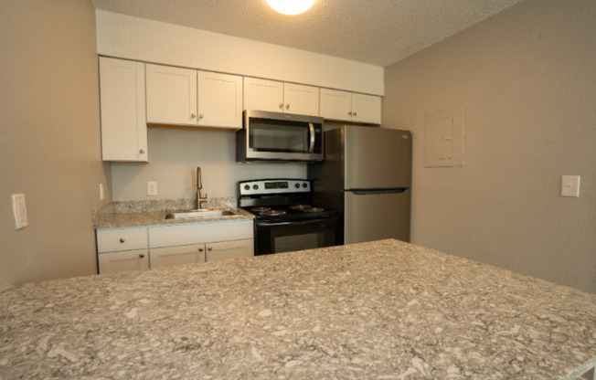 1 bed, 1 bath, 587 sqft, $835, Unit 9