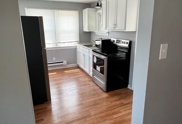 2 beds, 1 bath, $1,395