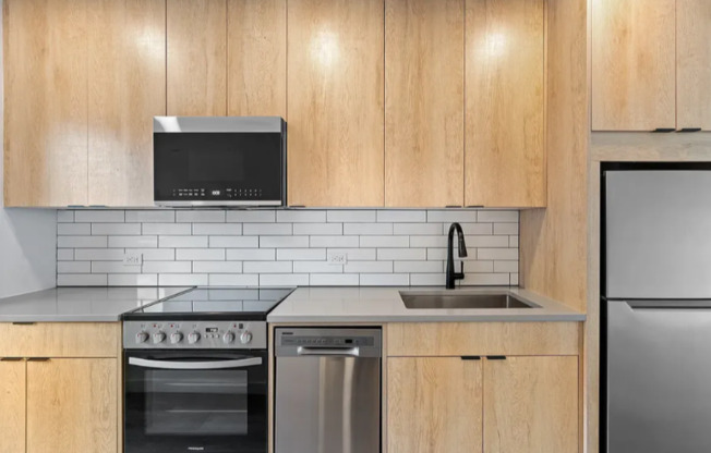 E. 127th St, Madison Ave