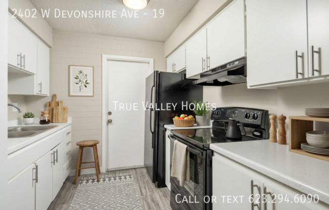 2402 W Devonshire Ave