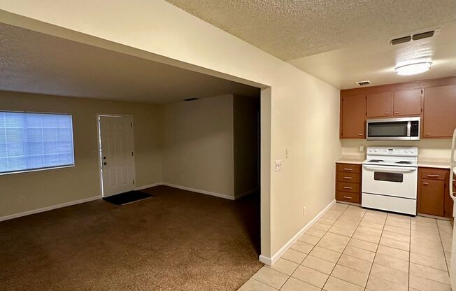 2 beds, 1 bath, 836 sqft, $1,277