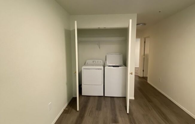 2 beds, 1 bath, 880 sqft, $1,699, Unit G-073