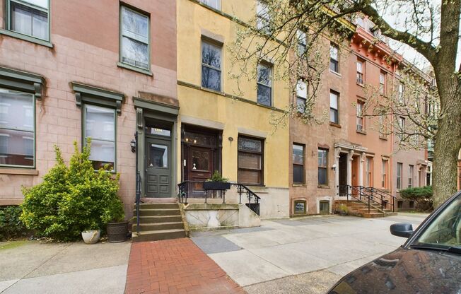 Bi-Level Two Bedroom Apartment in Fairmount!