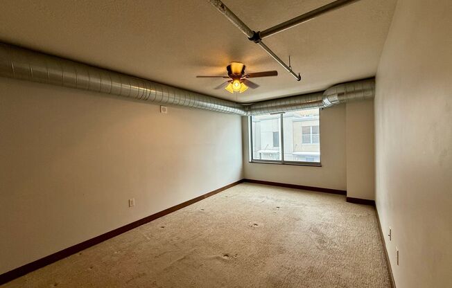 3 beds, 2 baths, $2,949, Unit #707