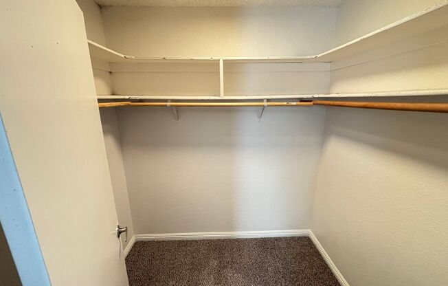 Don’t miss this beautifully updated 1-bedroom ground-floor unit!