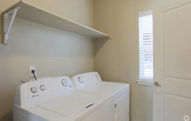 Studio, 1 bath, 549 sqft, $1,325, Unit 316