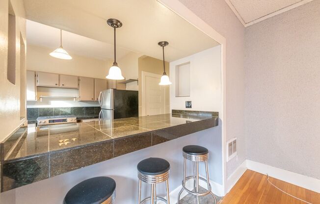 731 SW King Ave #18 - Get 50% Off First Month's Rent!
