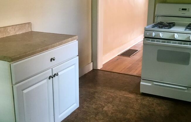 *** Duplex Two Bedroom Apartment for Rent * Brentwood Beauty * Pet Friendly * Available Now * Spacious with Porch ***