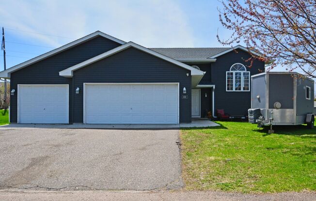 Spacious 4-Bedroom Gem in Buffalo with 3-Car Garage & Modern Finishes!