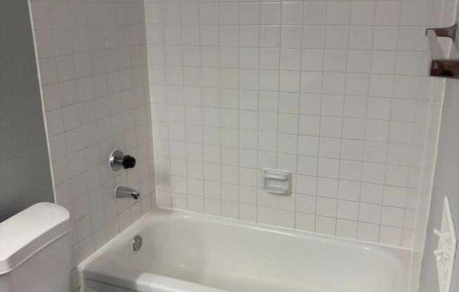 2 beds, 1 bath, 850 sqft, $1,575, Unit 1107 L6