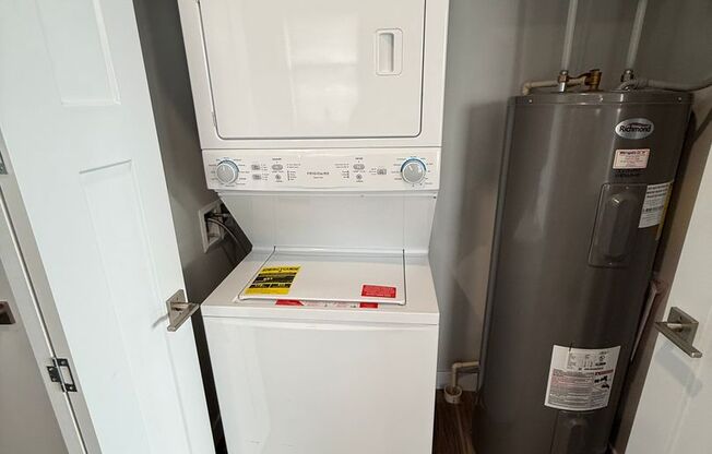 2 beds, 2 baths, 1,029 sqft, $1,675, Unit 405