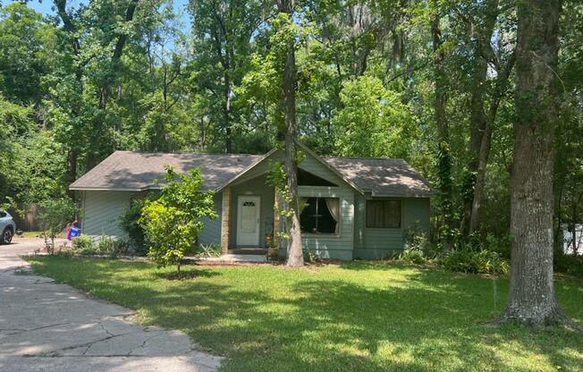 Super cute 3 bedroom 2 bath in NW Miram Manor