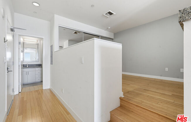 1 bed, 1 bath, 710 sqft, $2,400, Unit 1609