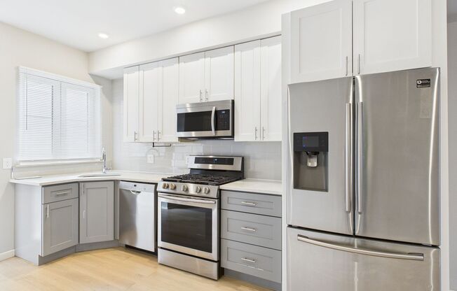 2142 W Master Street