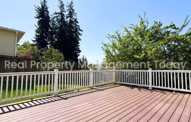 Stunning 5 Bedroom Home in Perfect Location!