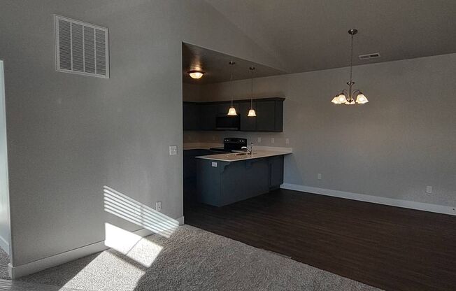 3 beds, 2 baths, $1,700, Unit #301