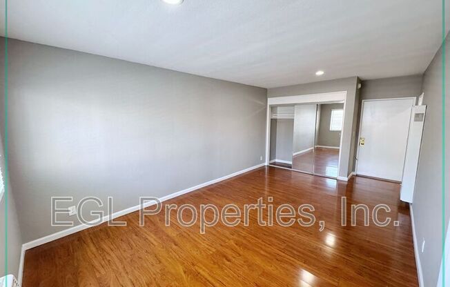 1555 N BRONSON