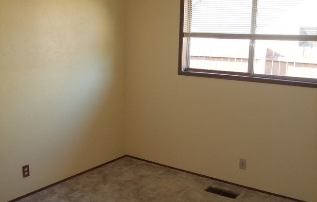 2 beds, 1 bath, $1,525