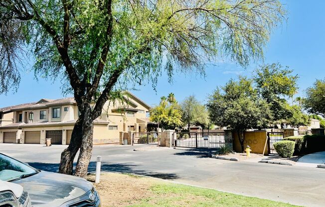2 beds, 2 baths, 1,244 sqft, $1,899, Unit 705 W. Queen Creek #1107