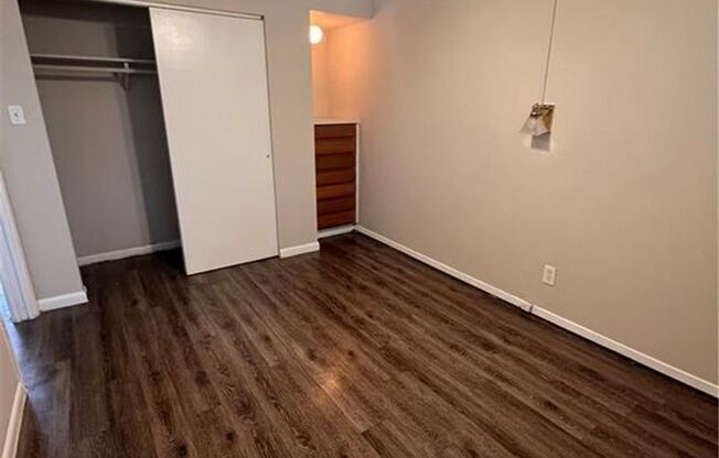 2 beds, 1 bath, 700 sqft, $1,560, Unit 205