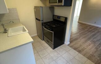 2 beds, 1 bath, 750 sqft, $3,145, Unit 13