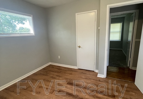 3 beds, 2 baths, 1,350 sqft, $1,950